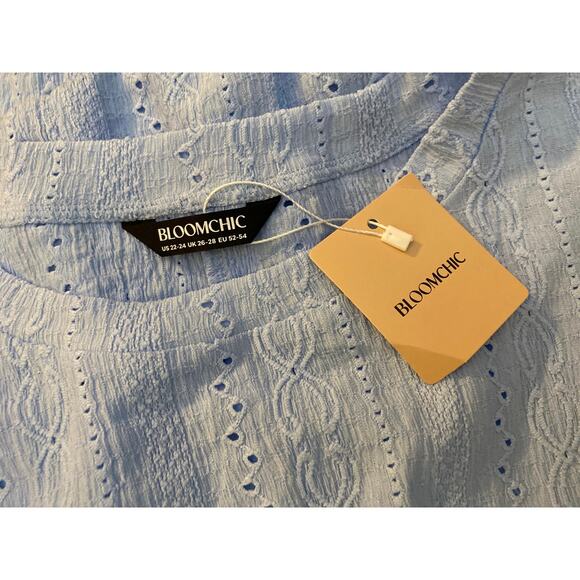 Bloomchic Eyelet Trim Stretchy Textured Plain Top Size 22-24 Office Casual - Picture 5 of 7